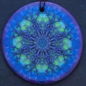 ROUND CERAMIC
ORNAMENT
GREEN BLUE 4
